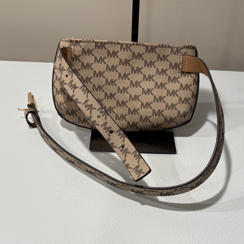 Michael Kors Signature Logo Belt Bag /Waist Fanny Pack NWOT - Picture 6 of 8